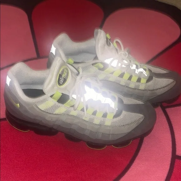 Nike Air Max 95 Silver and Neon Green Sneakers - Picture 1 of 2